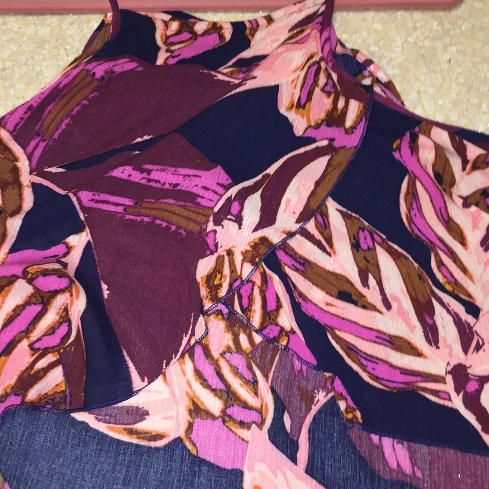 Mossimo Ruffle Tank Split back. Bright/Bold Print - Picture 4 of 7